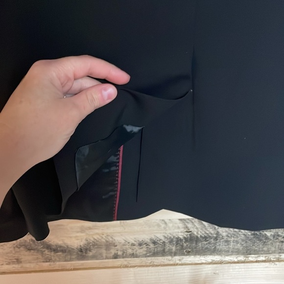 Banana Republic size 4 Black Fitted Stretch Two Button Blazer with Pockets - Picture 11 of 12